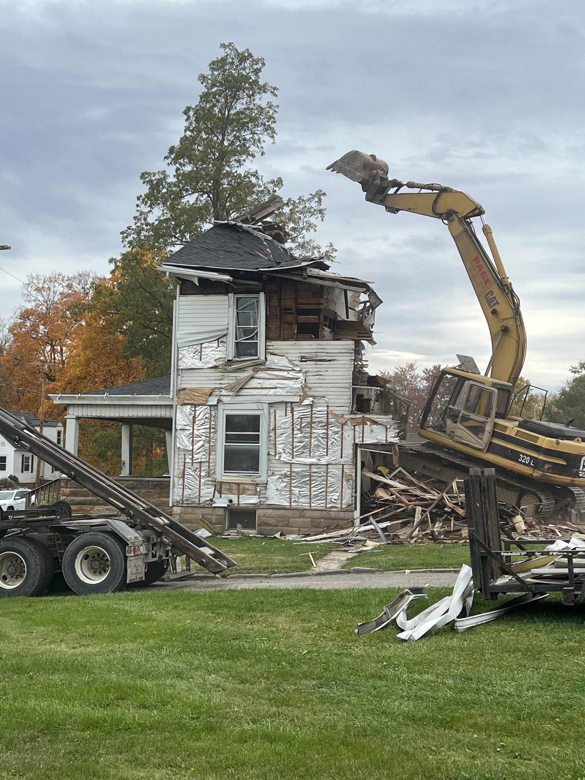 House demolition on West Main Street in Ashland