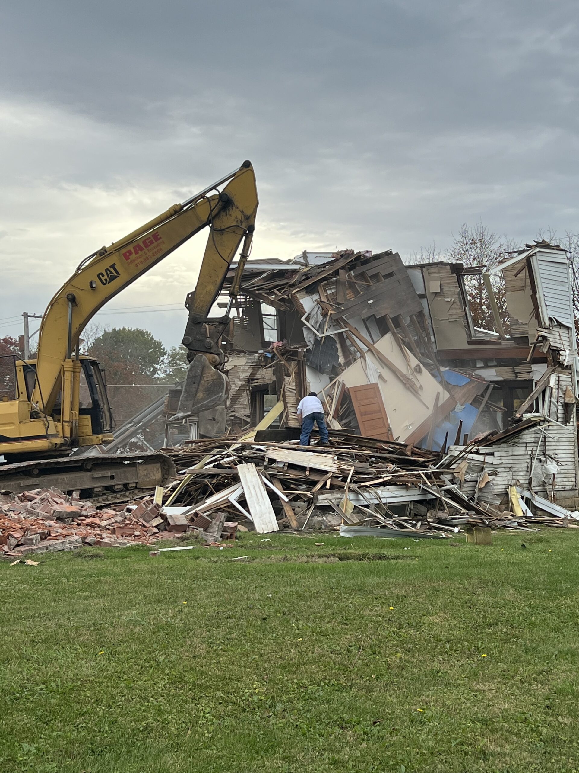 House demolition on West Main Street in Ashland, Ohio for the Ashland County Land Bank